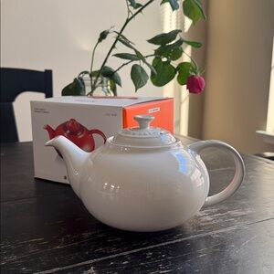 Le Creuset White Ceramic Teapot tea pot w lid 1.3L